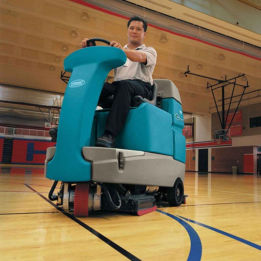 Machine T7 de Tennant équipée de la récureuse à plancher ec-H2O